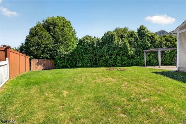 6 Dumont Round, Hillsborough Twp., NJ 08844