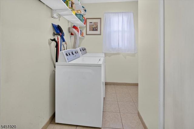 6 Dumont Round, Hillsborough Twp., NJ 08844