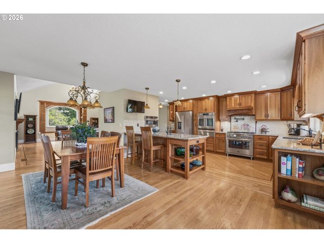 20300 Se HELZER Way, Damascus, OR 97089