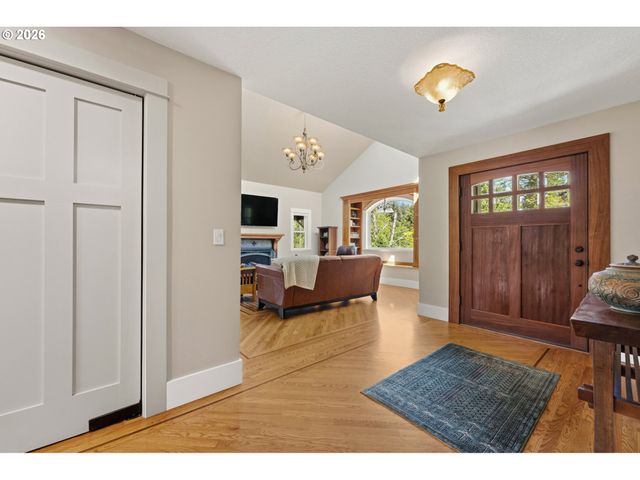 20300 Se HELZER Way, Damascus, OR 97089