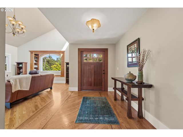 20300 Se HELZER Way, Damascus, OR 97089
