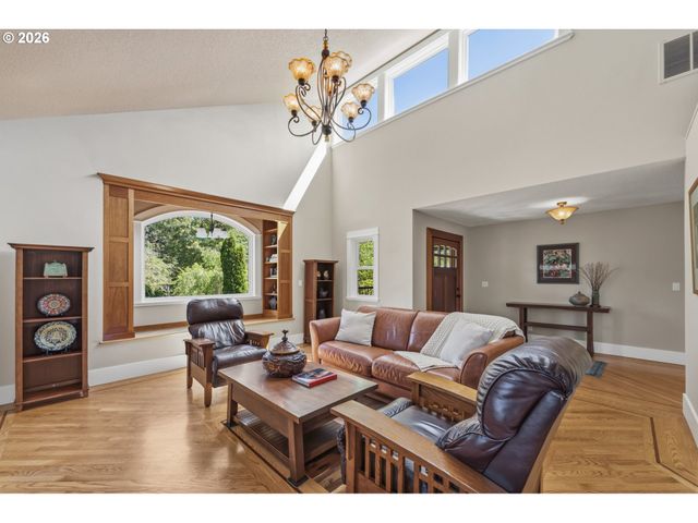 20300 Se HELZER Way, Damascus, OR 97089