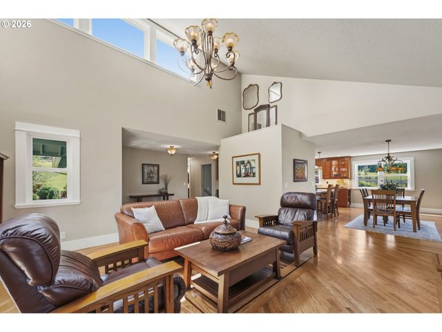 20300 Se HELZER Way, Damascus, OR 97089