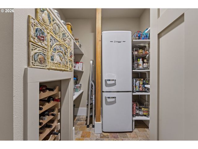 20300 Se HELZER Way, Damascus, OR 97089