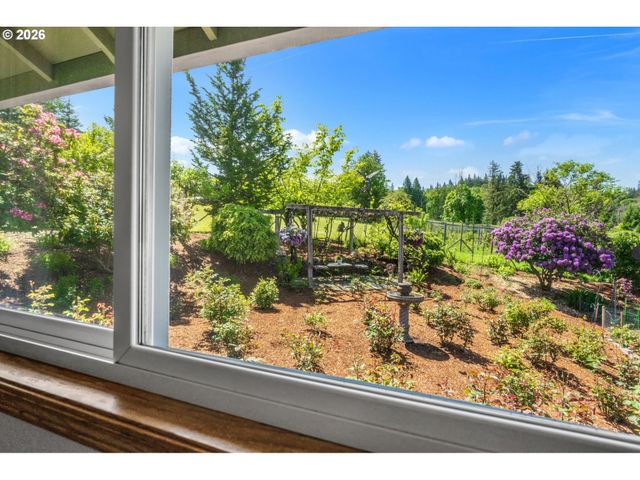 20300 Se HELZER Way, Damascus, OR 97089