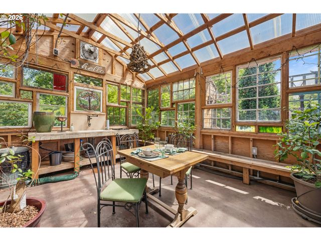 20300 Se HELZER Way, Damascus, OR 97089