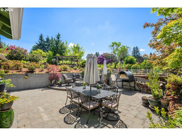 20300 Se HELZER Way, Damascus, OR 97089