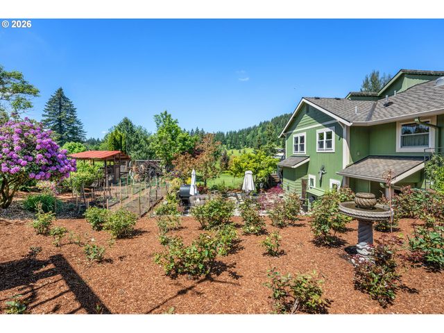 20300 Se HELZER Way, Damascus, OR 97089