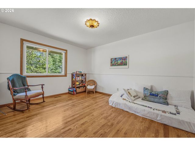 20300 Se HELZER Way, Damascus, OR 97089