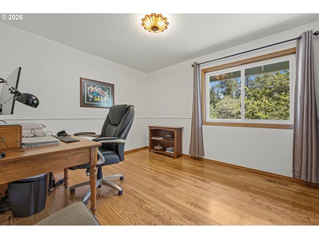 20300 Se HELZER Way, Damascus, OR 97089
