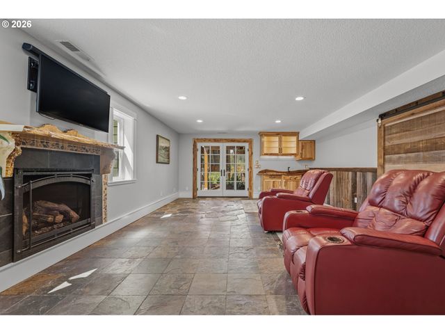 20300 Se HELZER Way, Damascus, OR 97089