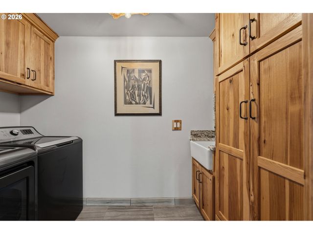 20300 Se HELZER Way, Damascus, OR 97089