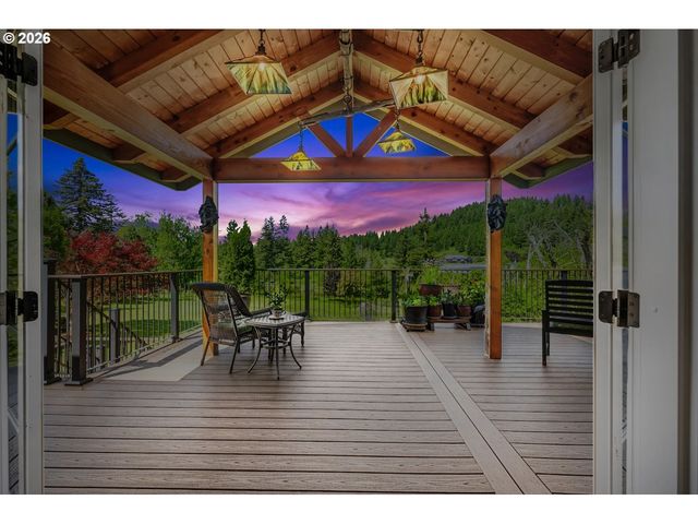 20300 Se HELZER Way, Damascus, OR 97089
