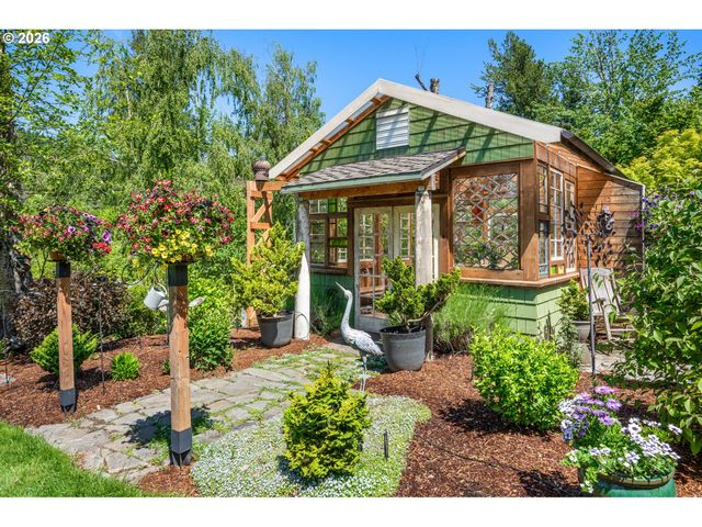 20300 Se HELZER Way, Damascus, OR 97089