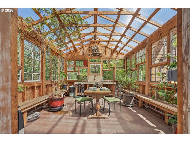 20300 Se HELZER Way, Damascus, OR 97089