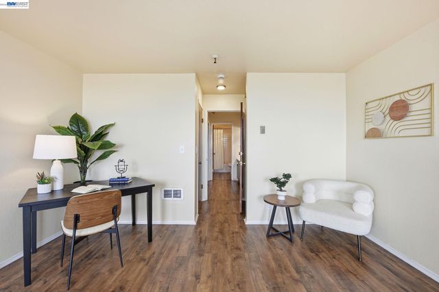 303 Adams St 301, Oakland, CA 94610