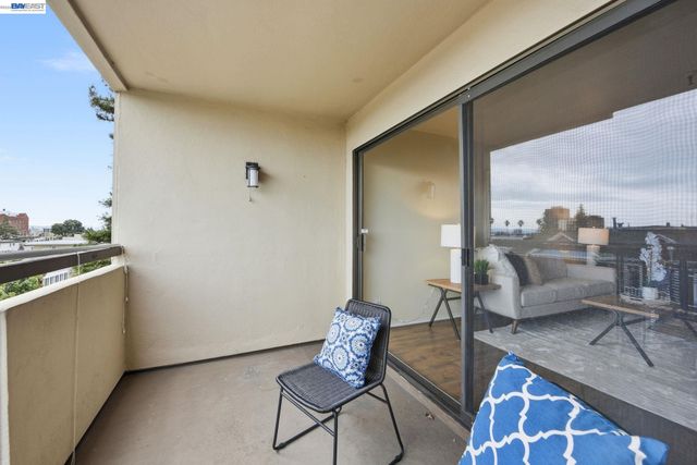 303 Adams St 301, Oakland, CA 94610