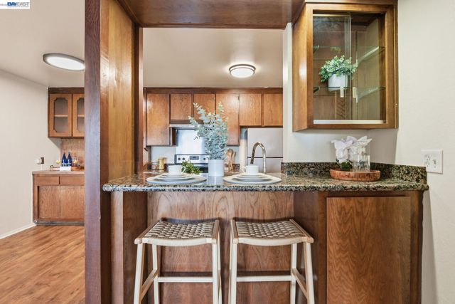 303 Adams St 301, Oakland, CA 94610