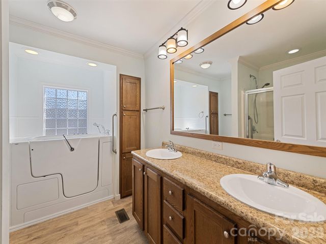 10 Enochs Way, Fletcher, NC 28732