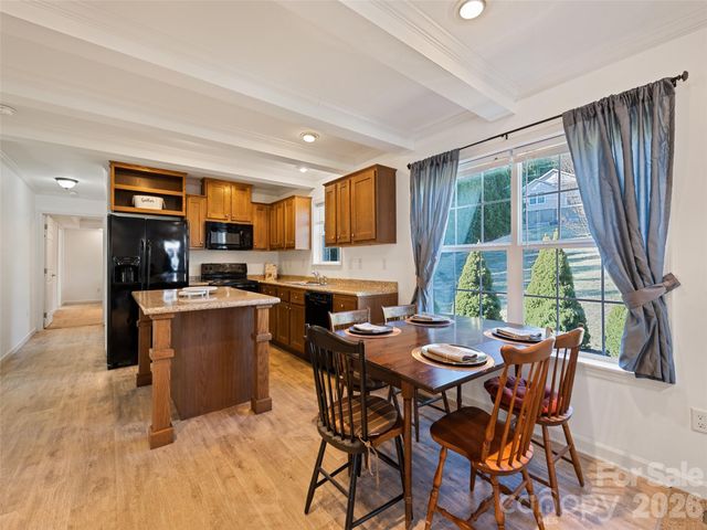 10 Enochs Way, Fletcher, NC 28732