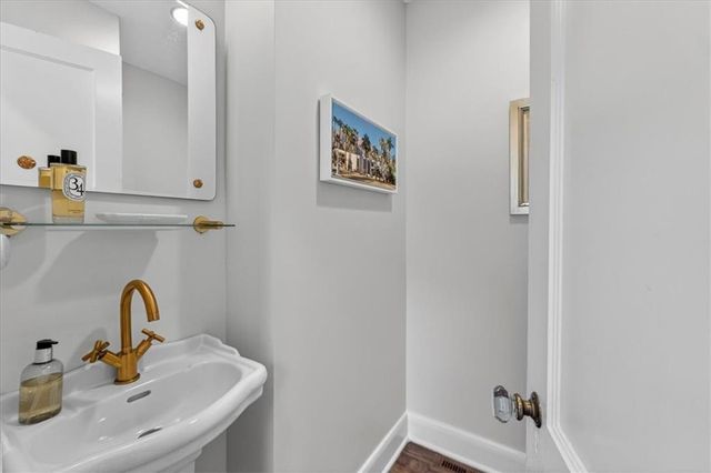 6016 Belleview Avenue, Kansas City, MO 64113