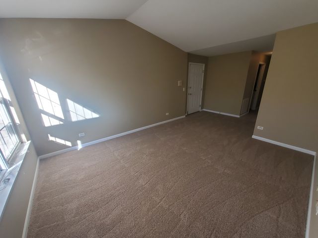 1037 N VILLAGE Drive 3, Round Lake Beach, IL 60073