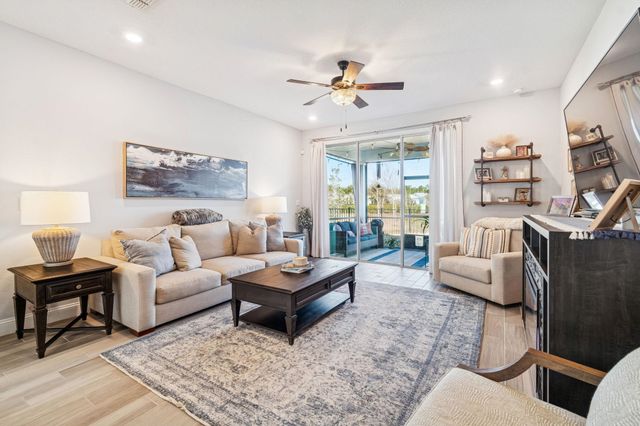 262 Killarney Ave, St Johns, FL 32259