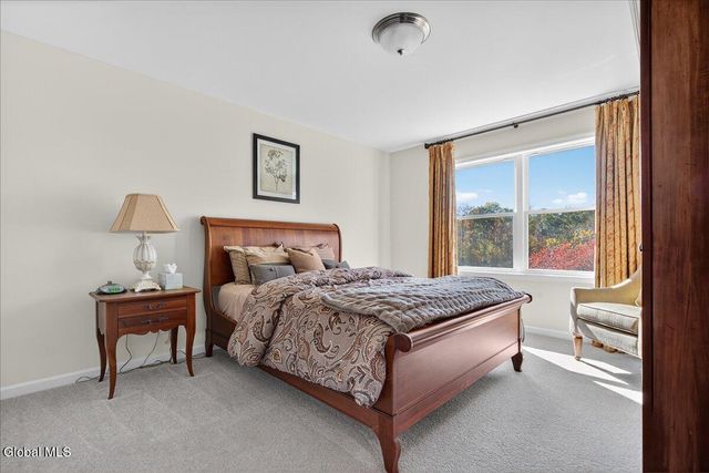 17 Meadowbrook Court, Ballston, NY 12020