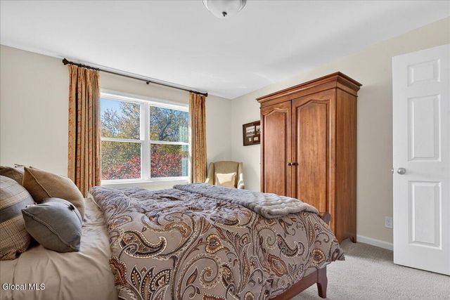 17 Meadowbrook Court, Ballston, NY 12020