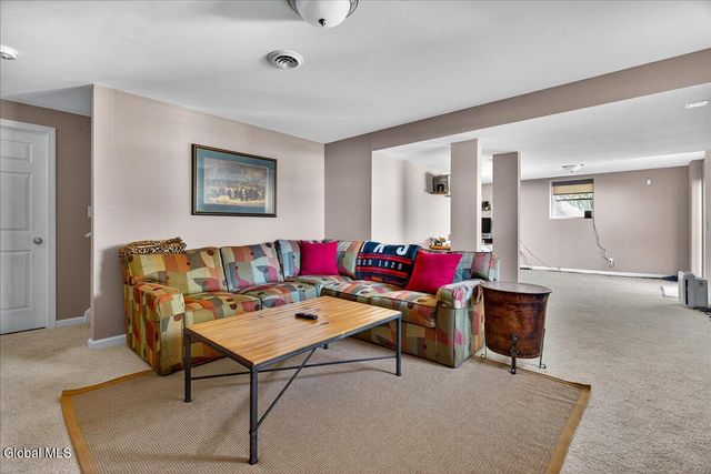 17 Meadowbrook Court, Ballston, NY 12020