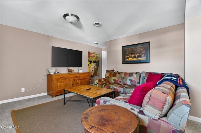 17 Meadowbrook Court, Ballston, NY 12020