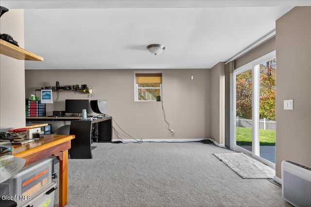 17 Meadowbrook Court, Ballston, NY 12020