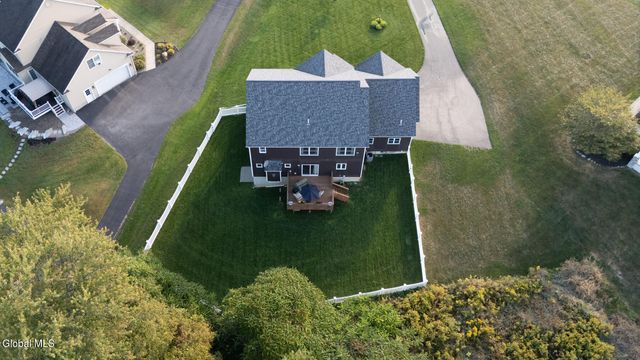 17 Meadowbrook Court, Ballston, NY 12020