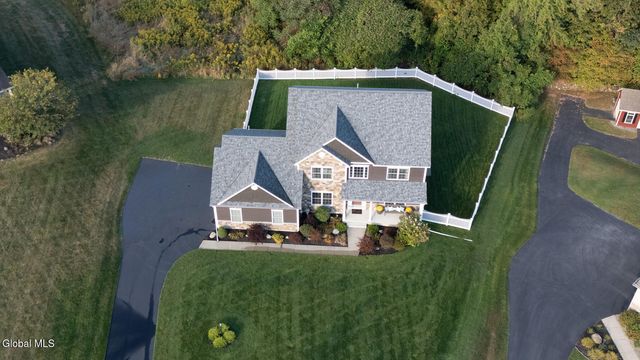 17 Meadowbrook Court, Ballston, NY 12020