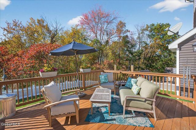 17 Meadowbrook Court, Ballston, NY 12020