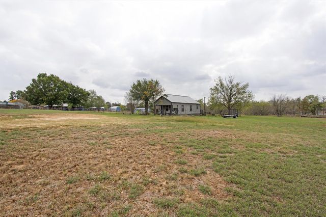 163 Lower Elgin RD, Elgin, TX 78621
