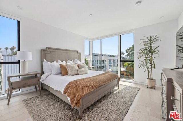 1243 N Gower Street, Los Angeles, CA 90038