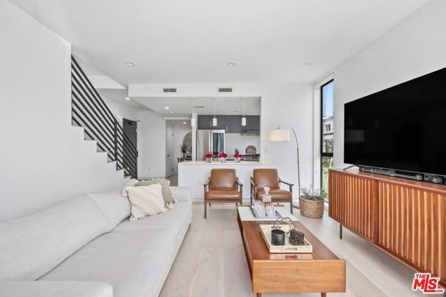 1243 N Gower Street, Los Angeles, CA 90038