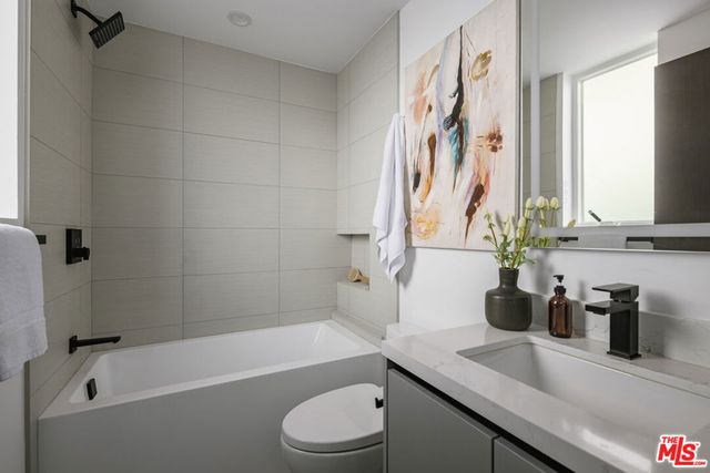 5841 David Avenue, Los Angeles, CA 90034