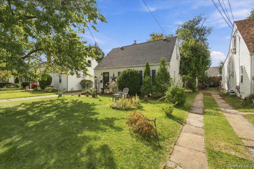 34 Horton Road, Valley Stream, NY 11581 — photo 2