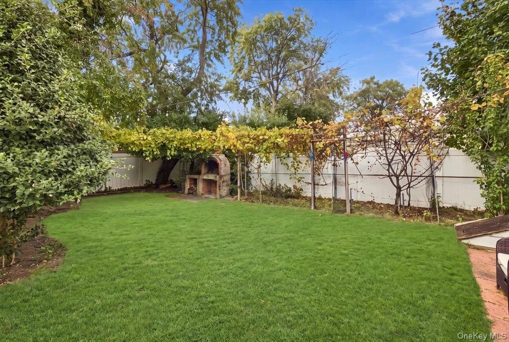 34 Horton Road, Valley Stream, NY 11581 — photo 5