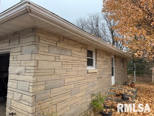 154 N STEWART Street, Creve Coeur, IL 61610