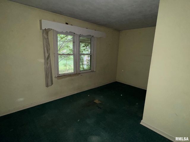 154 N STEWART Street, Creve Coeur, IL 61610
