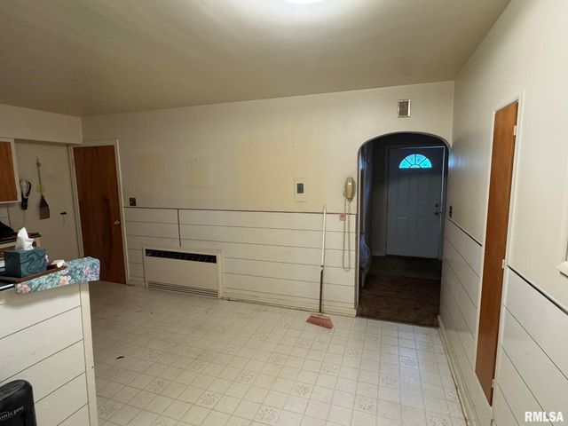 154 N STEWART Street, Creve Coeur, IL 61610