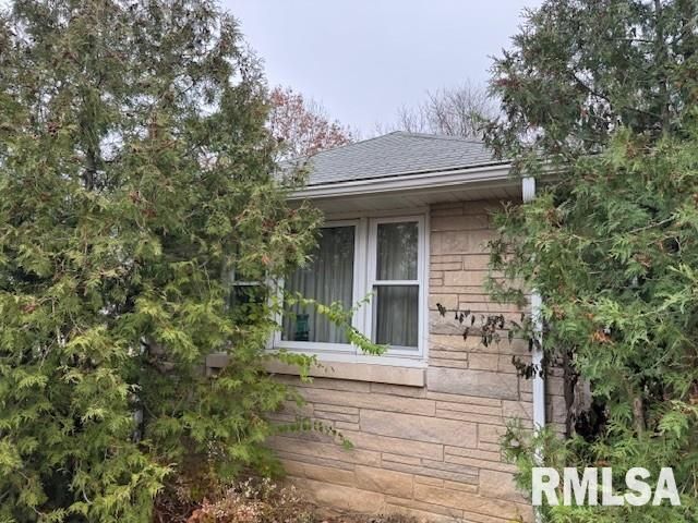 154 N STEWART Street, Creve Coeur, IL 61610