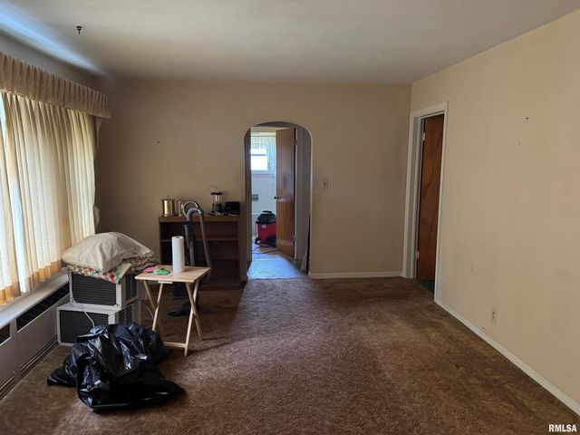 154 N STEWART Street, Creve Coeur, IL 61610