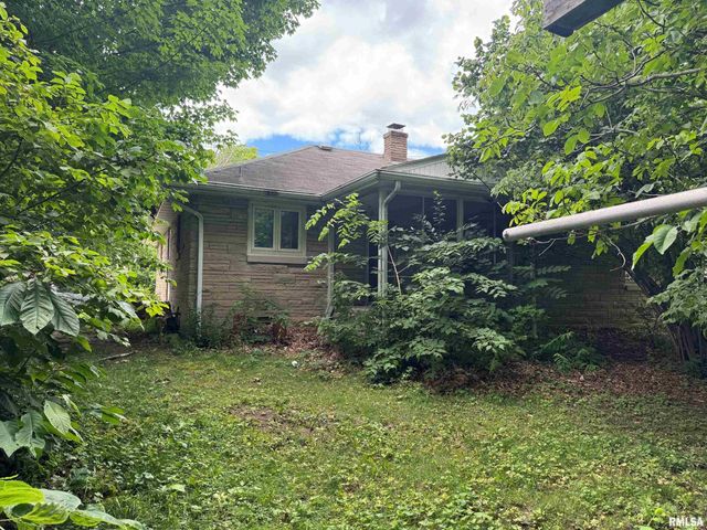 154 N STEWART Street, Creve Coeur, IL 61610