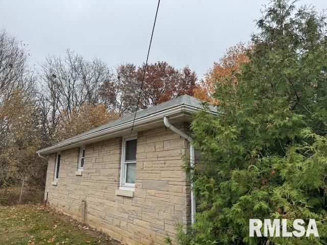 154 N STEWART Street, Creve Coeur, IL 61610