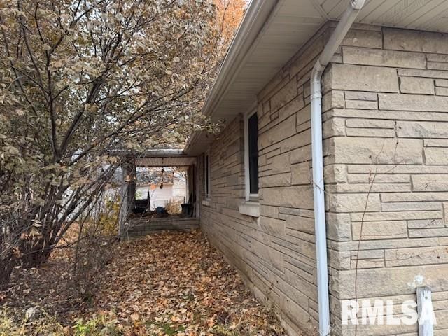 154 N STEWART Street, Creve Coeur, IL 61610
