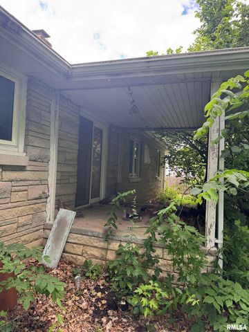 154 N STEWART Street, Creve Coeur, IL 61610